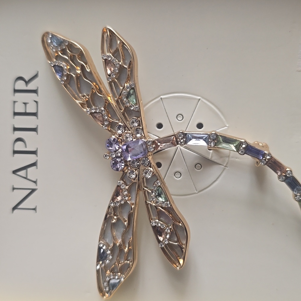 NAPIER BRAND BEAUTIFUL DIAMOND AND GOLDTONE DRAGONFLY FASHION JEWELRY PIN